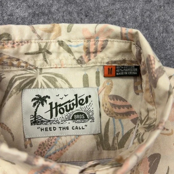 Howler Bros Shirt Mens Medium Tan Crocodile Tropical Short Sleeve Button Down - Picture 4 of 13